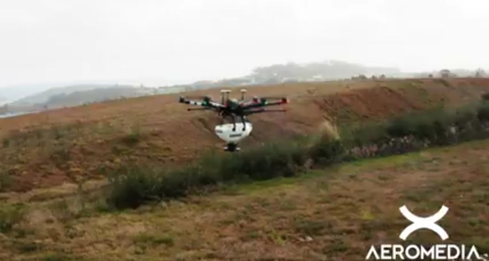 AEROMEDIA PRESENTA SU DRON CON DISPOSITIVO SIEMBRA